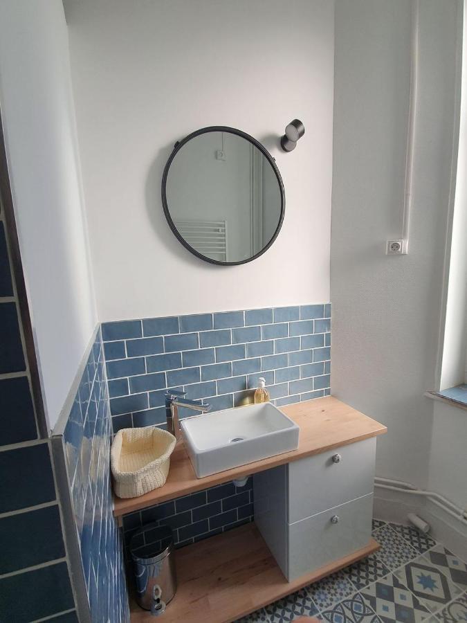 Charmant Appartement Au Coeur De Тул Екстериор снимка